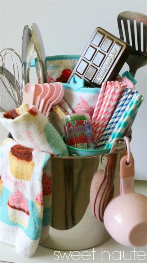 25 Creative Diy T Basket Ideas For Christmas 247 Moms