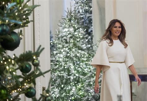 Melania Trumps Christmas Decorations At The White House Include A Note