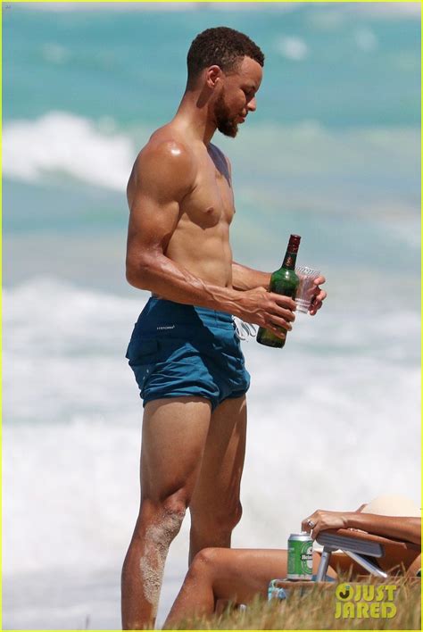 Shirtless Stephen Curry Hits The Beach With Wife Ayesha Photo 3918201