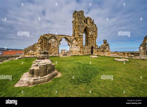 Las Ruinas De La Iglesia De San Hilda En Whitby Yorkshire Más