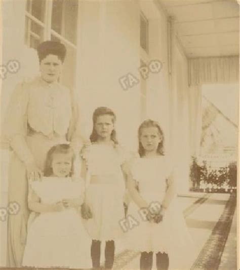 Rare Photo Of Empress Alexandra Feodorovna With Her Daughters C 1905