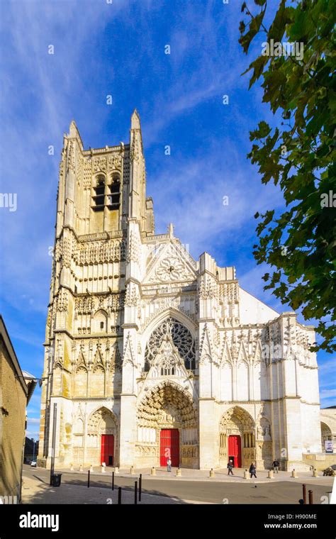 Auxerre Cathedral St Etienne Hi Res Stock Photography And Images Alamy