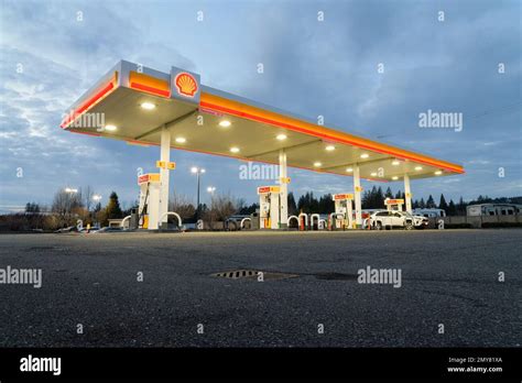 Sultan Wa Usa February 01 2023 Shell Gas Station Pumps With Illuminated Awning And Sign