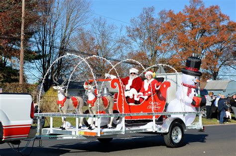 PHOTOS: Levittown Celebrates With Festive Holiday Parade - LevittownNow.com