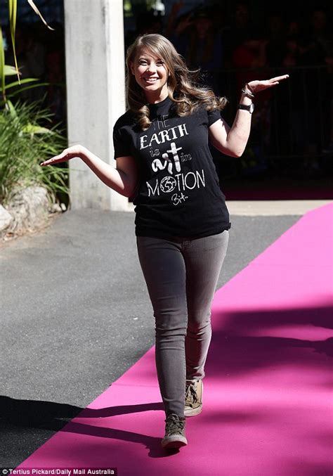 Bindi Irwin Celebrates Her 18th Birthday At Australia Zoo Daily Mail