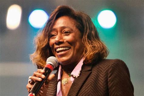 She was the first black reporter on tv in brazil. "Ninguém vai me dizer como tenho que viver", diz Gloria ...