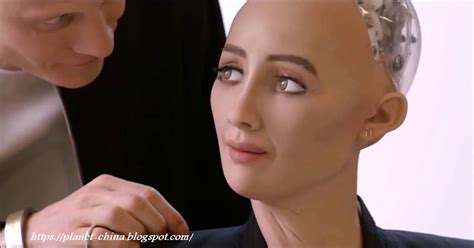 العالم الذي قام بتصميم الروبوت صوفيا زواج البشر من الروبوتات قادم
