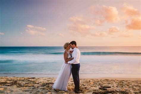 32 Seaside Photos That Will Convince You To Have A Beach Wedding