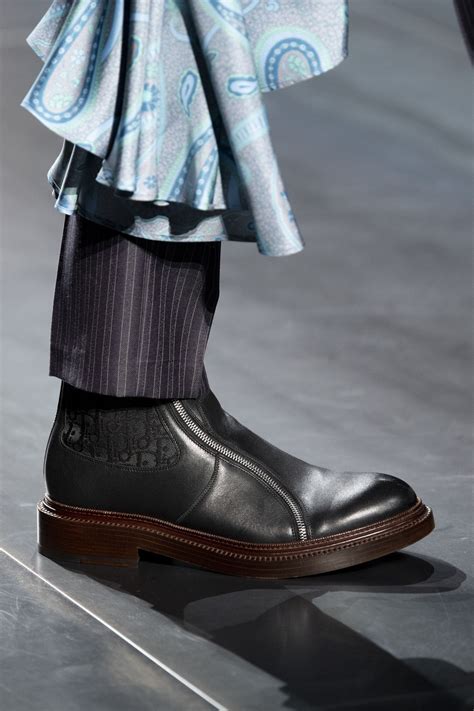 Balmaincappotto navy chanelcamicia navy miu miutartan christian dior. Le scarpe dell'autunno inverno 2020 2021 non saranno ...