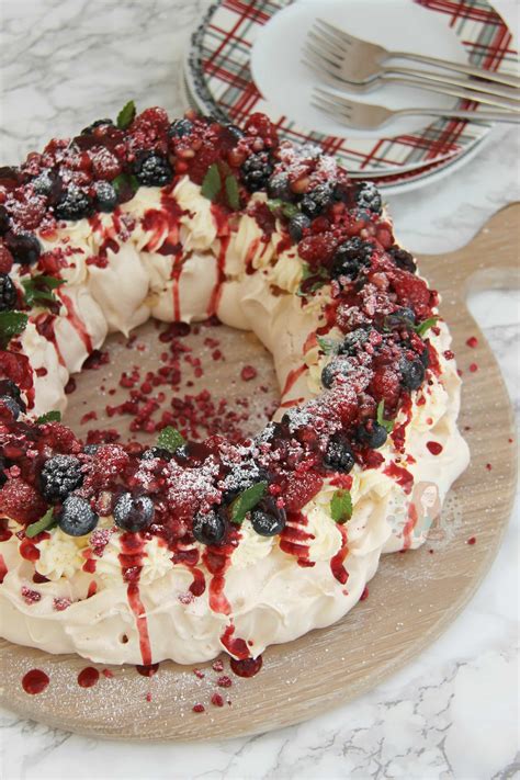 Christmas Pavlova Wreath Janes Patisserie