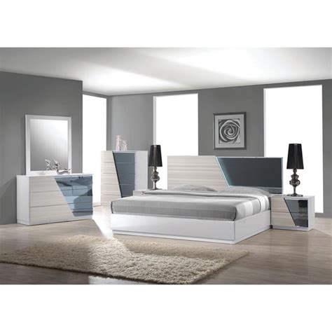Choose from platform beds, captains beds or platform beds with storage all in stock and available for immediate delivery. Best Master Manchester Poplar Wood Queen Platform Bed in ...