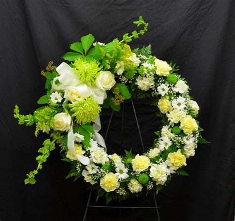 Wreath With A Spray For A Man With Images Funeral Flower