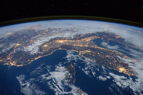 Watch Live Nasas Space Station Is Beaming Spectacular Views Of Earth