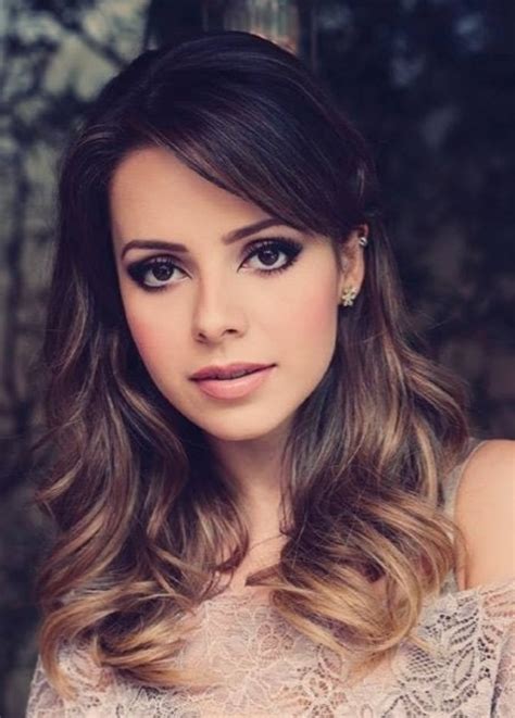 Sandy is a very pretty girl. Sandy Leah - Pensador