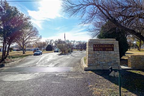 Amenities and fun things to do: Balmorhea State Park - The Oasis of West Texas - Trek ...
