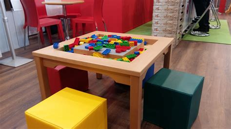 Original Lego Duplo Play Table With 4 Seats And 144 Duplo Bricks