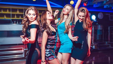 5 signs a club is good to meet girls at girls chase