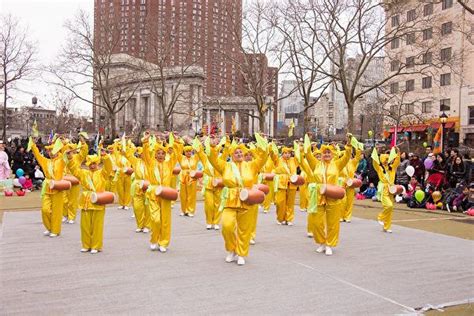Falun Gong Practitioners Celebrate Lantern Festival With Communities In