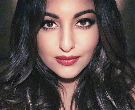 Learn These Beauty And Makeup Tips From Sonakshi Sinhas Instagram In Hindi Learn These Beauty