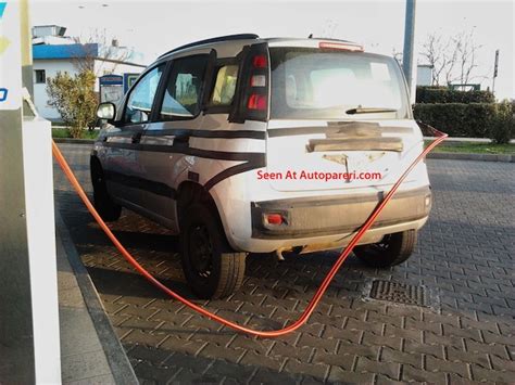 Fiat panda 4x4, listino prezzi auto nuova, optional, motorizzazioni benzina, diesel, gpl, prova, consumi, dimensioni, configuratore, allestimenti, pregi e difetti. autontheweb.it - Nuova Fiat Panda Natural Power 2012 - Foto spia col bicilindrico TwinAir