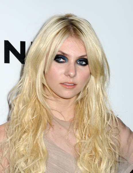Taylor Momsen Pictures Whitney Museum Gala 2009 Red Carpet Photos