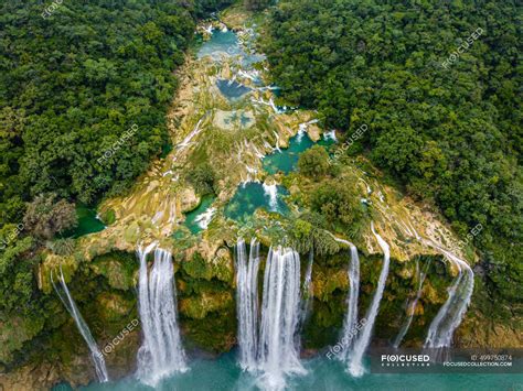 Luftaufnahme Eines Wasserfalls Von Einer Felsformation Inmitten Grüner Bäume Huasteca Potosi