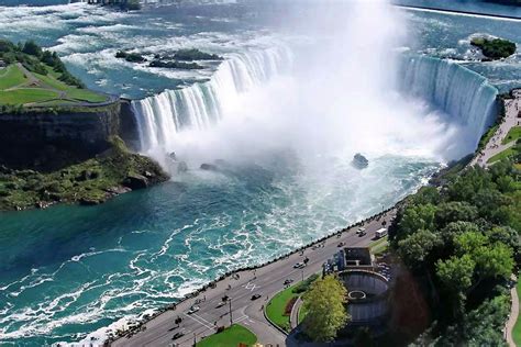 Les Chutes Du Niagara Ont Partiellement Gelé Donnant Lieu à Un