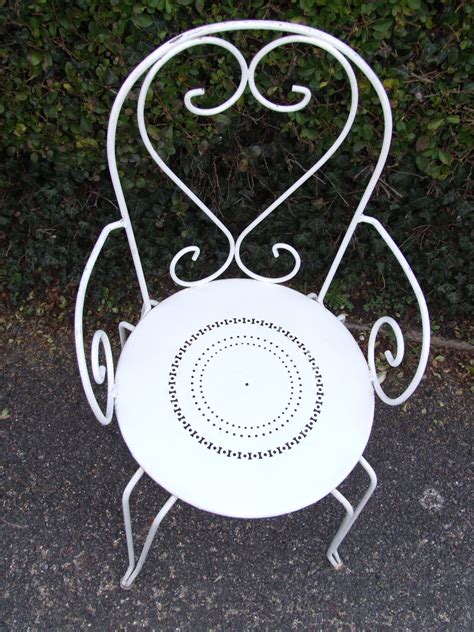 G075s Vintage French Wrought Iron Garden Patio Chair La Belle Étoffe