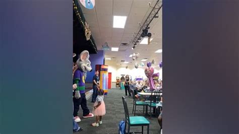 Mom Speaks Out After She Says Chuck E Cheese Costumed Employee In New Jersey Ignored Daughter