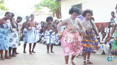 La Fetish Priests Caught In A Serious Traditional Dance Display At Homowo Final Day Visit