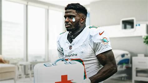 Dolphins Tyreek Hill Leaves Game Vs Titans After Concerning Injury