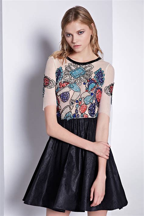 Jolies robes de fille de fleur jolie robe de fille de fleur. Robe de fille habillée en motif original dos transparent à ...