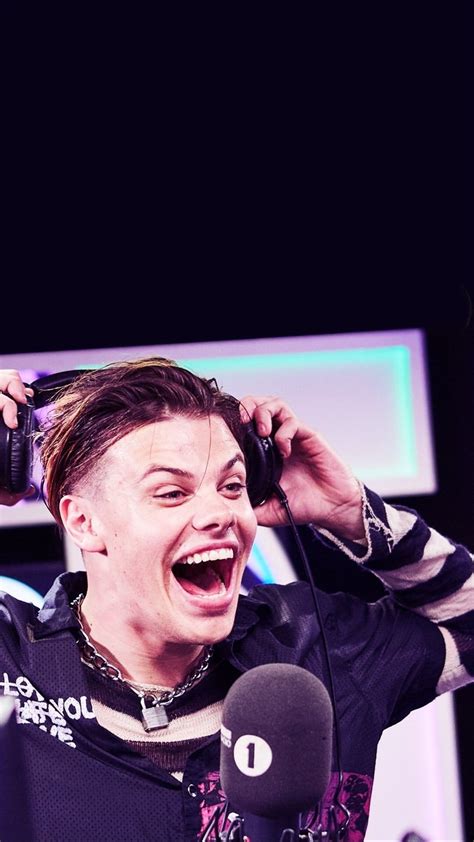 yungblud wallpaper dominic harrison best club stay weird mgk madly in love celebs