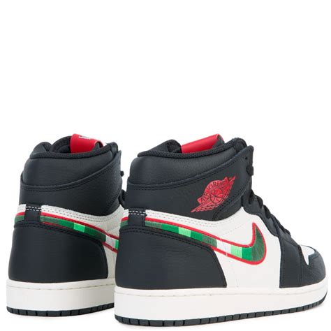 The shoe brings genuine university blue leather to the ankle, heel, toe and outsole, black on the swoosh and collar and contrasts it with a white update (2/17/2020): AIR JORDAN 1 RETRO HIGH OG BLACK/VARSITY RED-SAIL ...