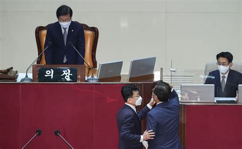 속보 검수완박 형사소송법 개정안 민주당 강행처리 의사진행발언도 막아