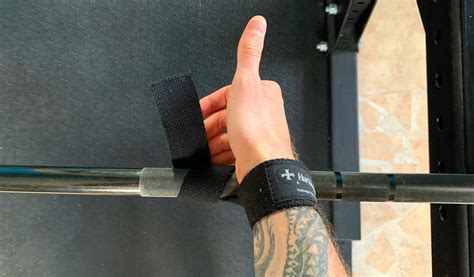 The Best Lifting Straps & Grips for Building Muscle