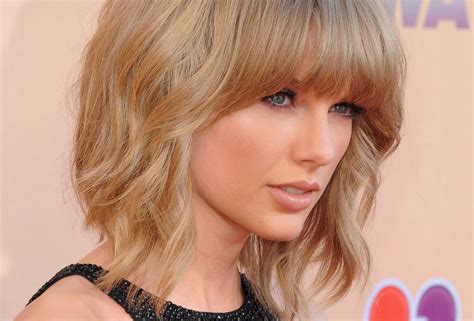 And now her songs about her struggle, relationship, personal life made her one of the most popular songwriters and singers not only in us but throughout the world. Taylor Swift Without Makeup - 7 No Makeup Photos | BEAUTY/crew
