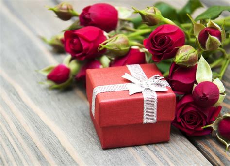Gifts are an expression of love, respect and importance of the other individual send cakes to pakistan from usa, uk, canada and all over the world. Pakistani Wedding Gift Ideas 2020 for Bride and Groom ...