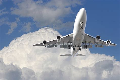 عکس پرواز هواپیما بر فراز ابرها مسترگراف