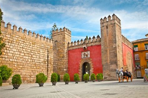 El sevilla fc ya está en madrid para jugar este domingo en valdebebas. El Real Alcázar de Sevilla - Friendly Rentals Blog