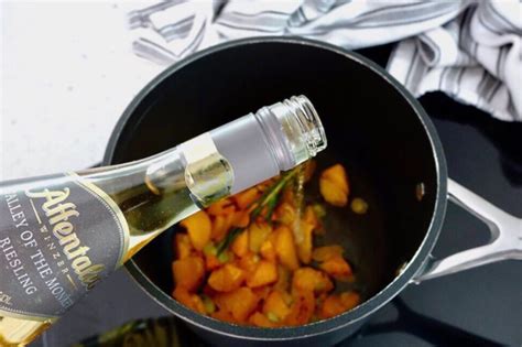 10 Dry White Wines That Are Perfect For Cooking With