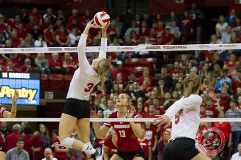 Volleyball 4 Huskers Sweep Hawkeyes