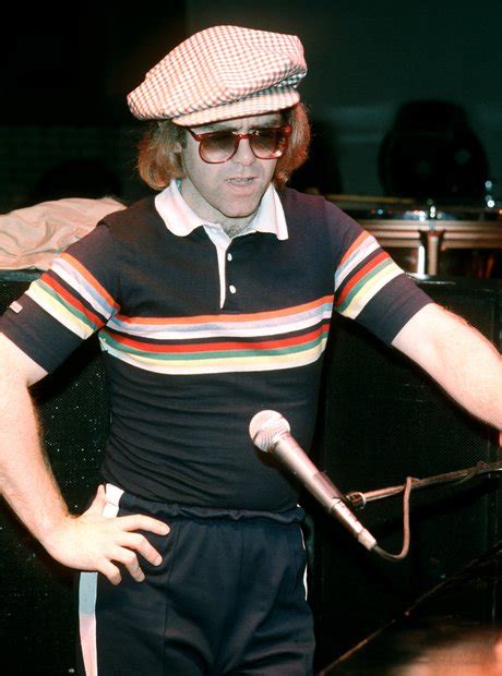 Elton John In 1977 Elton Johns 10 Wackiest Outfits Smooth