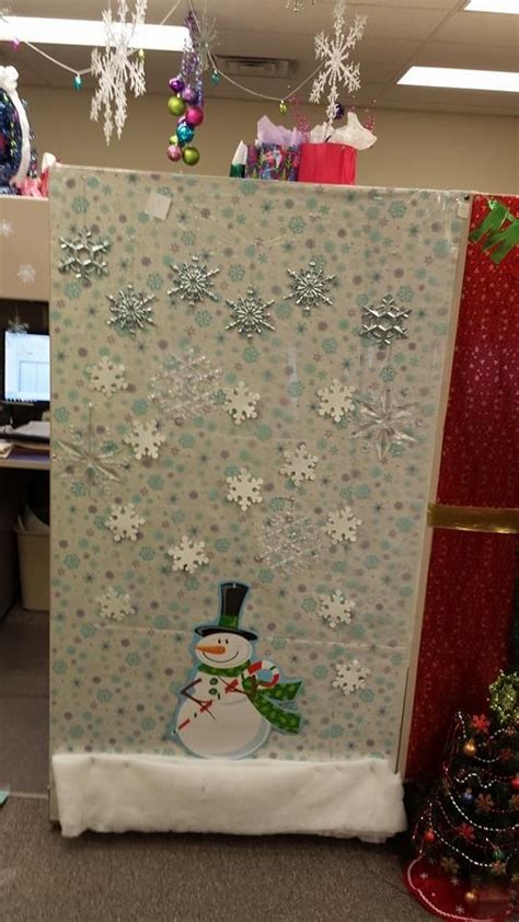 Life sized gingerbread house imgur office christmas decorations desk cubicle. christmas cubicle decorations | Christmas cubicle ...