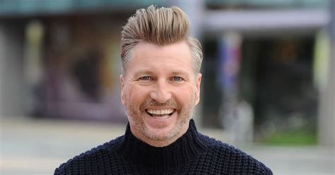 Robbie savage ретвитнул(а) emma louise jones. Latest football betting odds: Robbie Savage tips Gareth ...