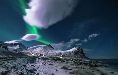 Hunting The Aurora Borealis 4k Ultra Hd Wallpaper Background Image