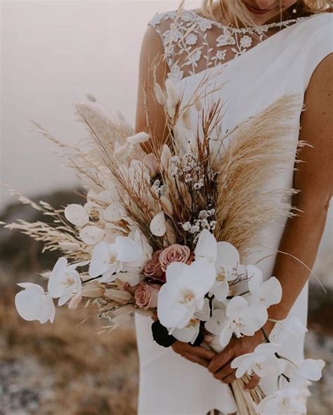 Pampas Grass Wedding Bouquet Ideas For Your Wedding Abroad
