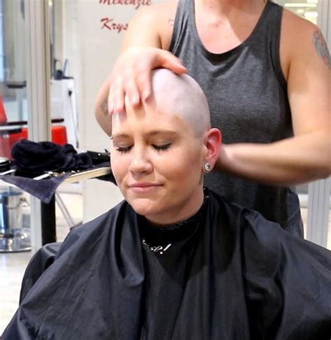 20180809102427 Shaved Hair Women Shave Her Head Bald Head Women
