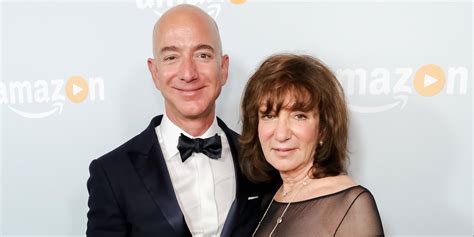 Jacklyn Bezos Gave Birth To Son Jeff At 17 And Raised Him Alone While