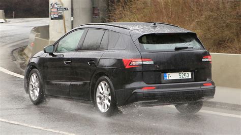 In total, it will be offered with five power outputs, two motor setups, and three different battery sizes. Škoda ENYAQ: Prvé zábery elektrického SUV z Mladej ...